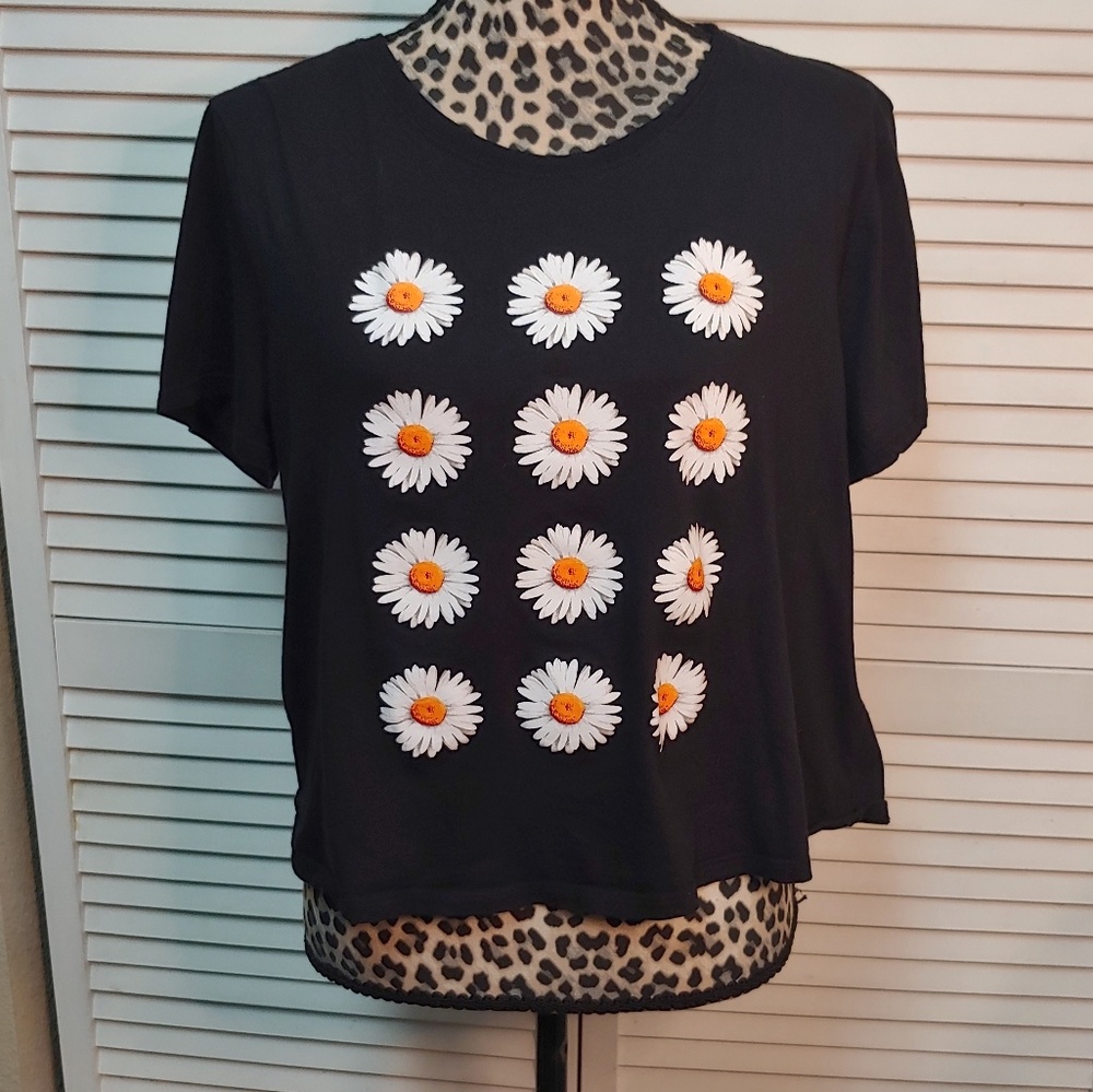 Forever 21 Plus Size Black Daisy Shirt